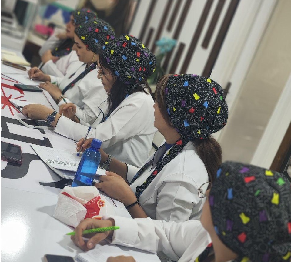 بهترین دوره آموزش کاشت ناخن در تهران | آموزشگاه کاشت ناخن در تهران